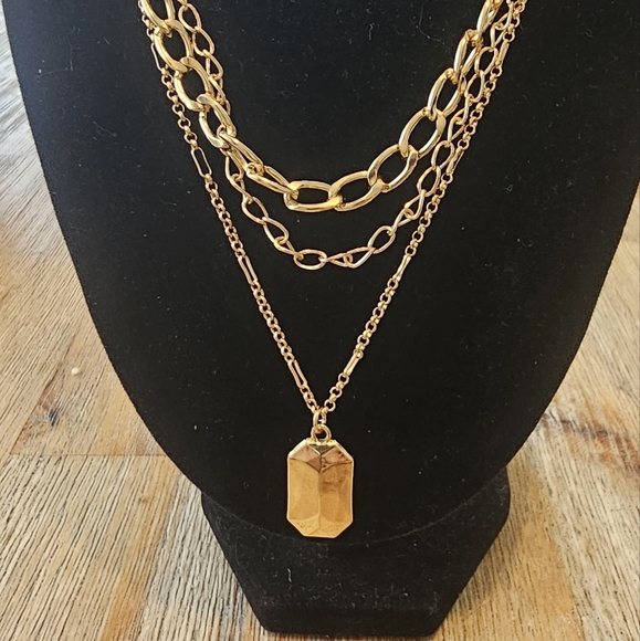 Elegant Three Strand Layered Necklace. - Picture 4 of 6